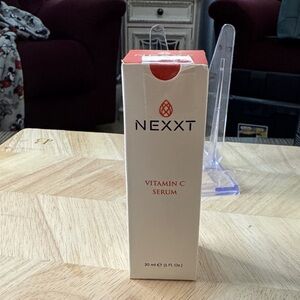 Nexxt Vitamin C Serum - White and Red